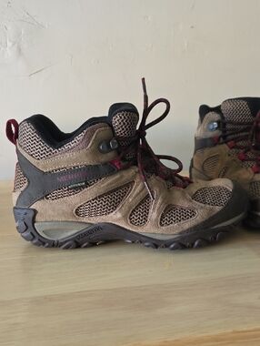 Merrell Women's Yokota 2 Mid Waterproof Hiking Boot Size 8 Brindle
